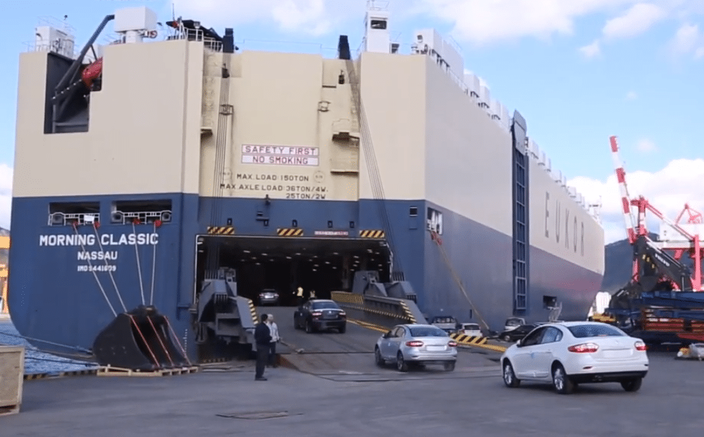 loading cars on roro ship - Choosing a Reliable Vehicle Shipping Company from the UK 